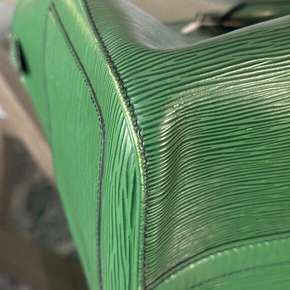 LOUIS VUITTON EPI LEATHER Vintage Keepall 45 Borneo Green - Picture 12 of 16